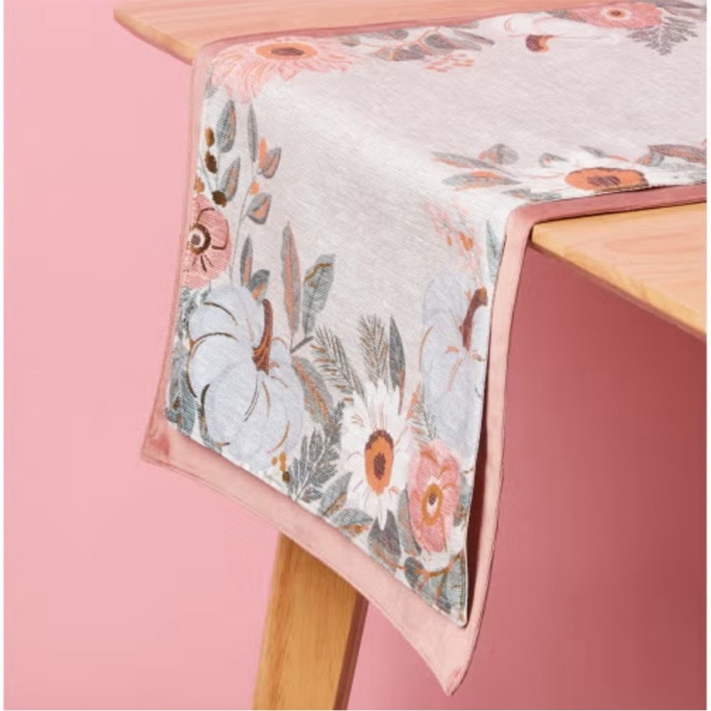 Rachel Ashwell The Farmhouse Floral Autumn Pumpkin Table Runner with Pink Trim